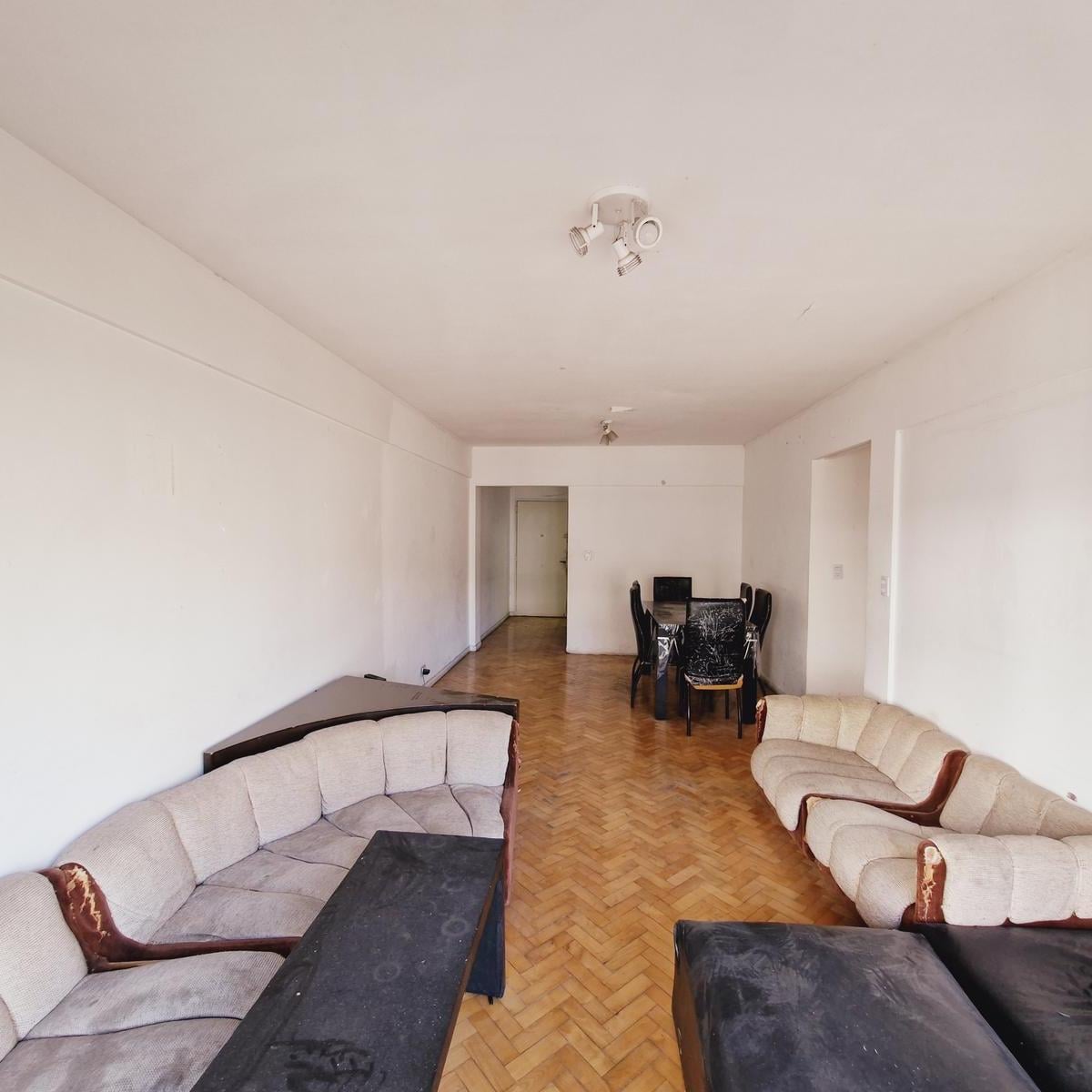 En venta! 4 ambientes con dependencia