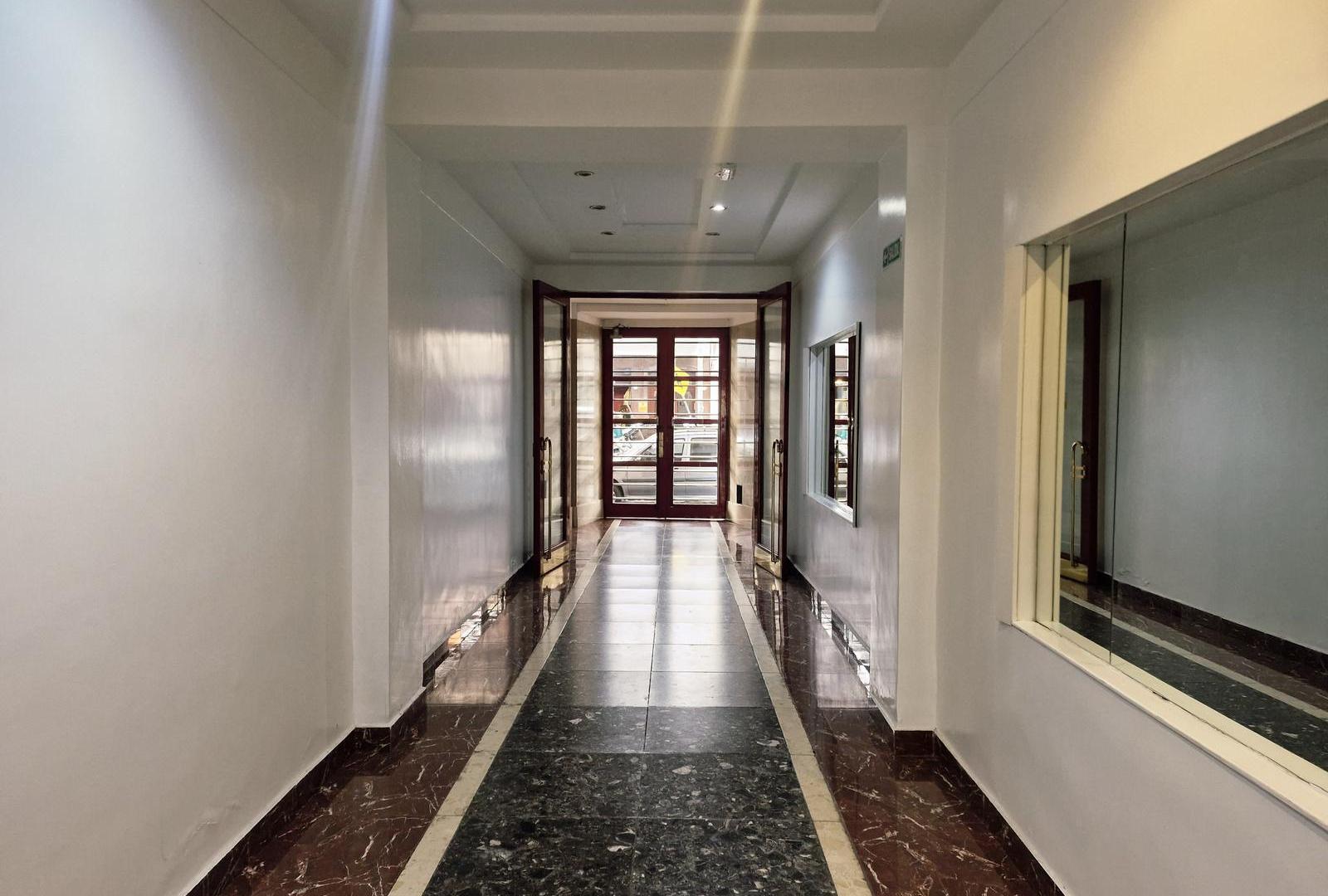 Vende! Hermoso 3 ambientes con dependencia - Muy luminoso