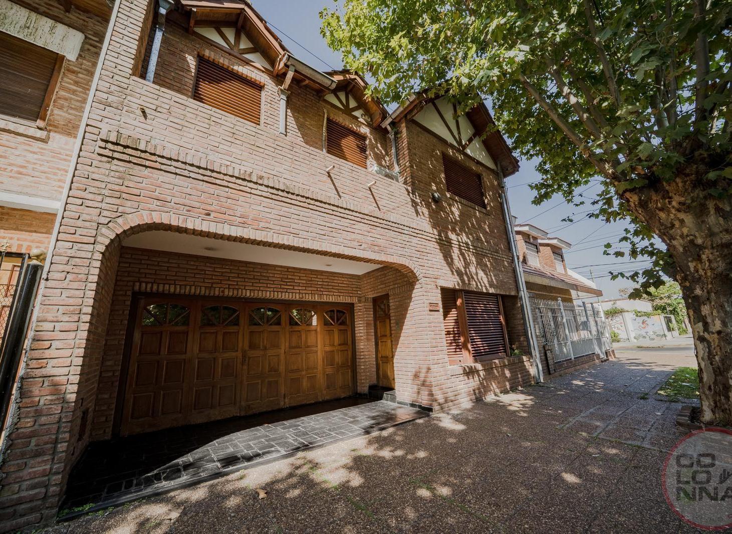 Casa de 7 ambientes en Venta, Caseros, Partido de Tres de Febrero, Provincia de Buenos Aires.