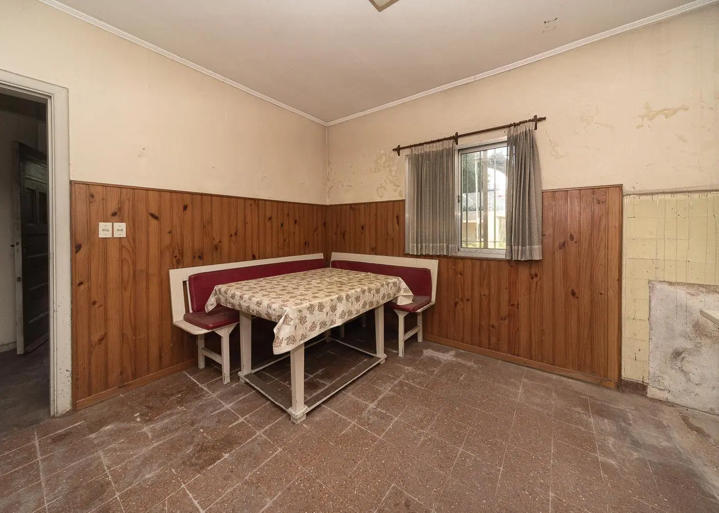 Casa en venta a refaccionar en Villa Ballester 2