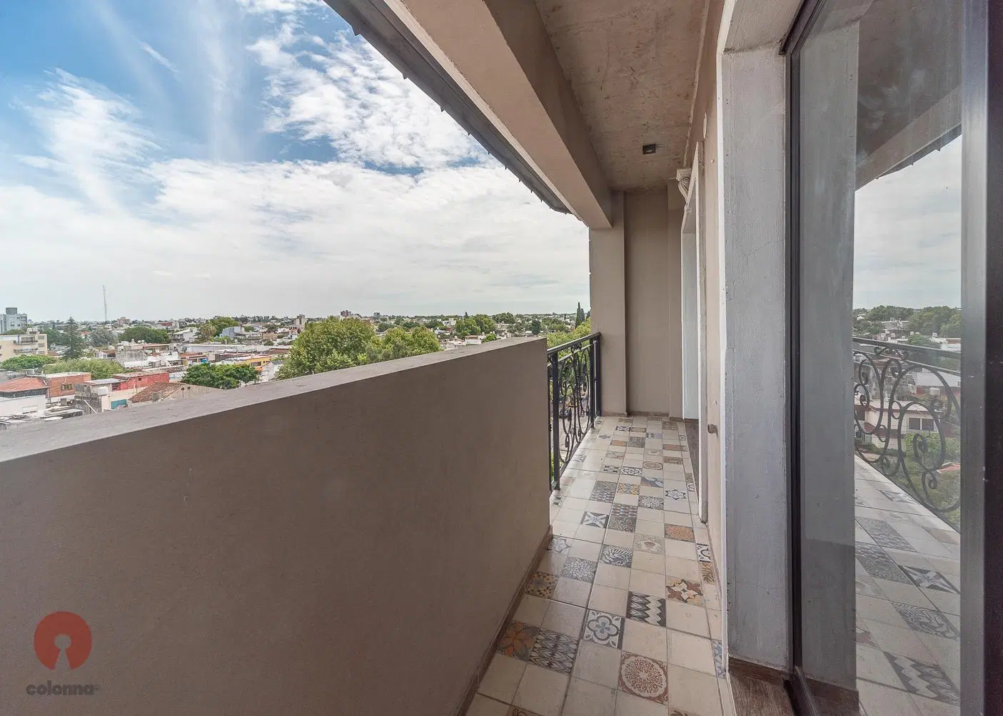Departamento 2 ambientes en venta con balcón y terraza propia - Santos Lugares 3