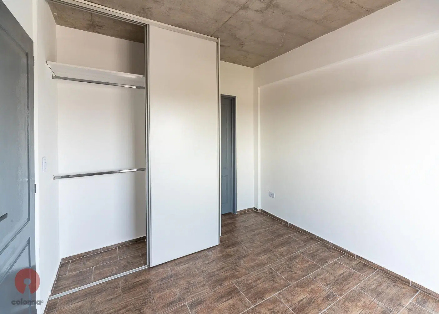 Departamento 2 ambientes en venta con balcón y terraza propia - Santos Lugares 2