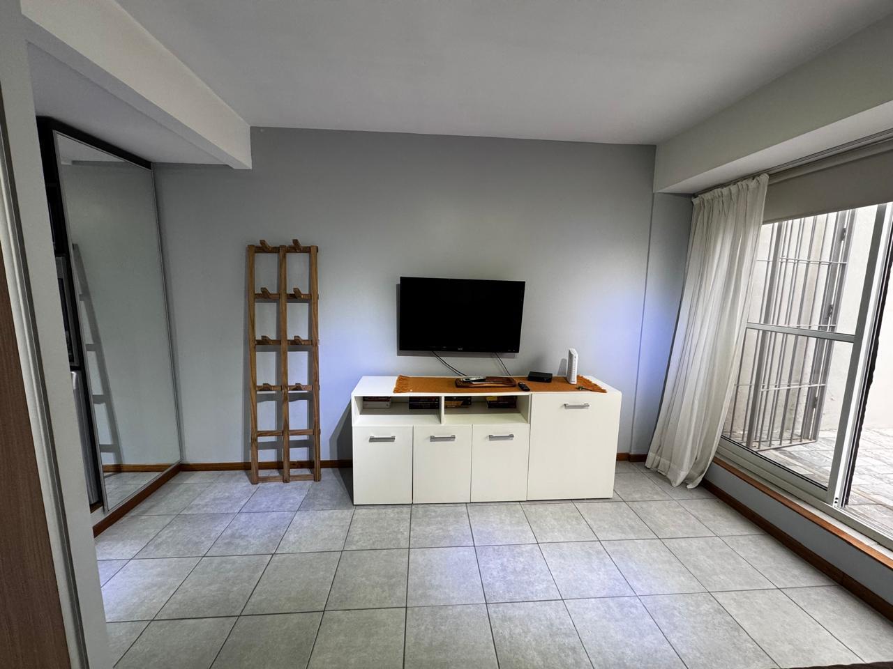 Foto de Alquiler Departamento monoambiente con patio, en Villa Urquiza, imagen 3