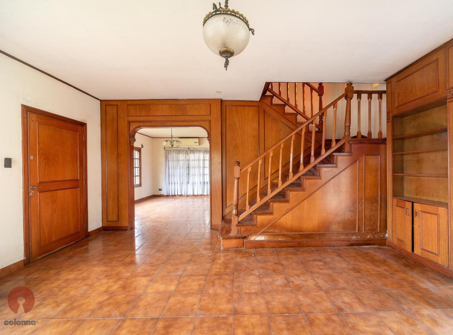 Foto de Casa seis ambientes en venta en Barrio Parque Bernal, imagen 3