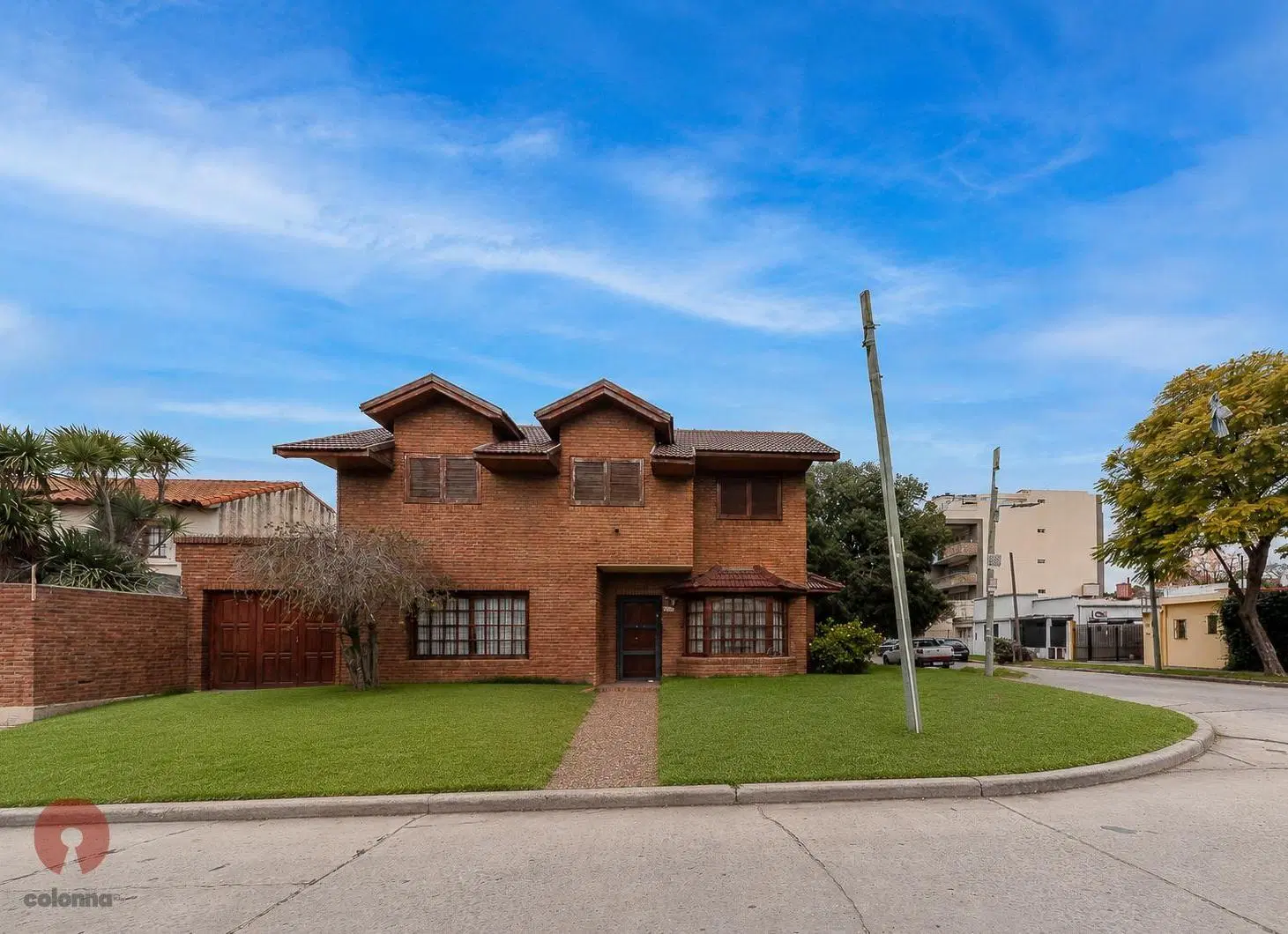 Casa seis ambientes en venta en Barrio Parque Bernal 2