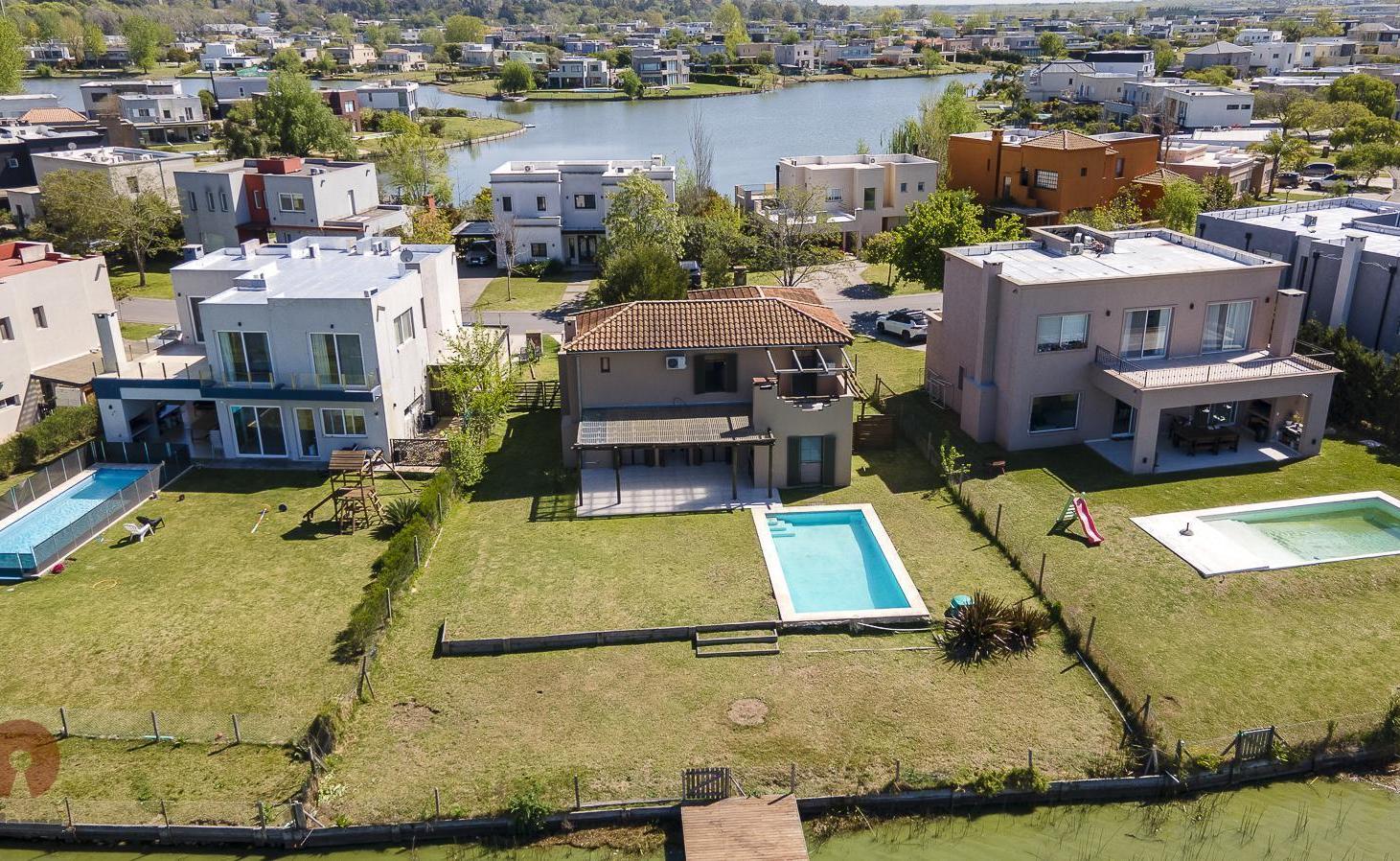 Foto de Venta Casa a la Laguna con muelle y pileta-El Canton Norte, imagen 2