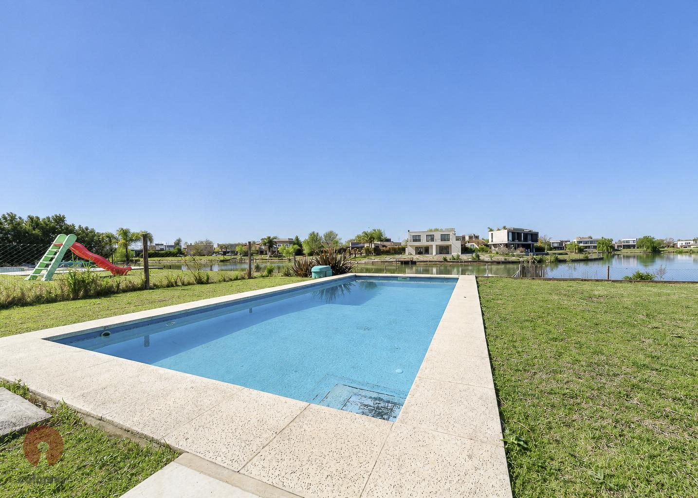 Foto de Venta Casa a la Laguna con muelle y pileta-El Canton Norte, imagen 4