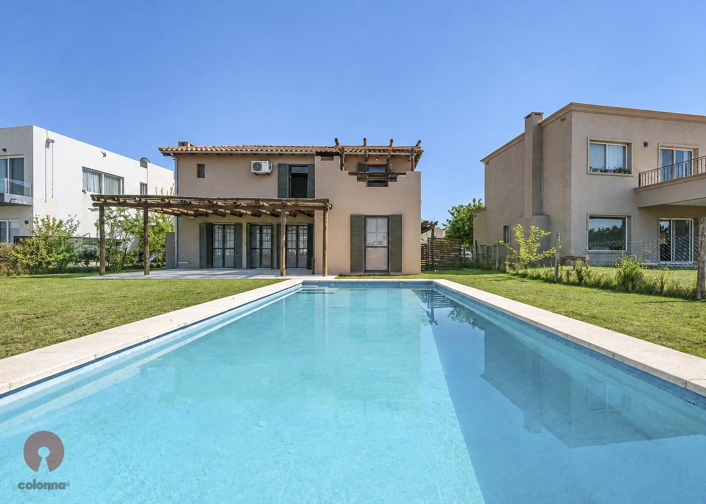 Foto de Venta Casa a la Laguna con muelle y pileta-El Canton Norte, imagen 1