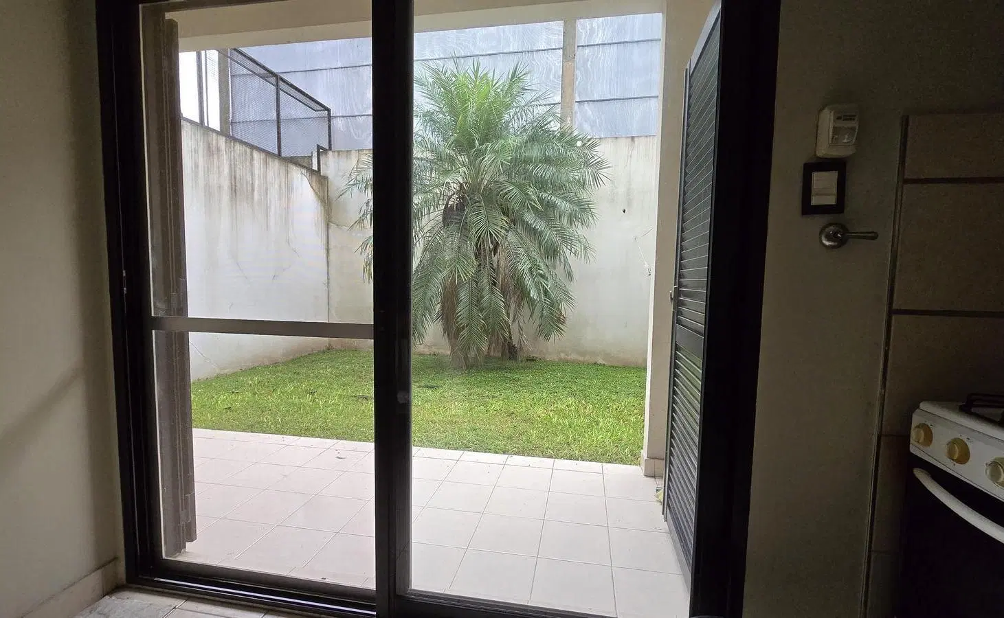 PLANTA BAJA CON PATIO, ESTAR COMEDOR COCINA, BAÑO, DOS DORMITORIOS PLACARES AIRE CALEFACTOR COCINA 3