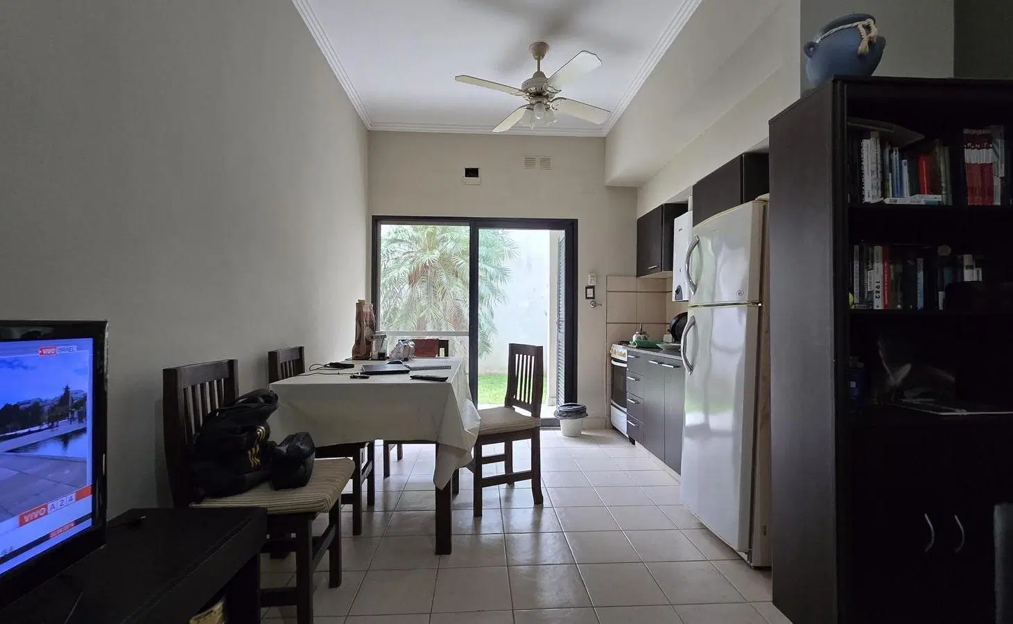 PLANTA BAJA CON PATIO, ESTAR COMEDOR COCINA, BAÑO, DOS DORMITORIOS PLACARES AIRE CALEFACTOR COCINA 2