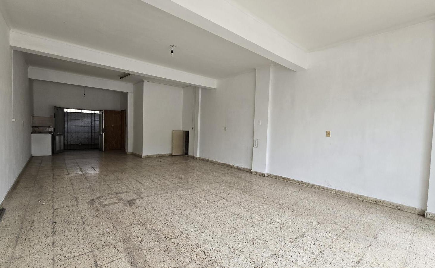 Foto de LOCAL COMERCIAL SOBRE AVENIDA BLAS PARERA APTO VARIOS DESTINOS, imagen 1