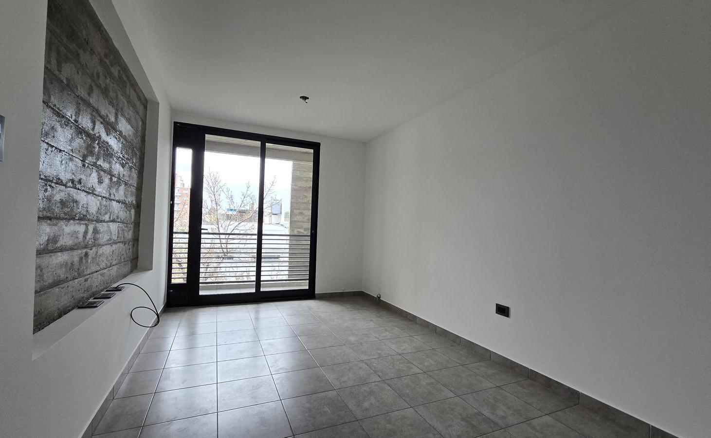 Foto de SEMIPISO AMPLIO, DOS BALCONES, ESTAR COMEDOR Y COCINA SECTORIZADA CON, imagen 3