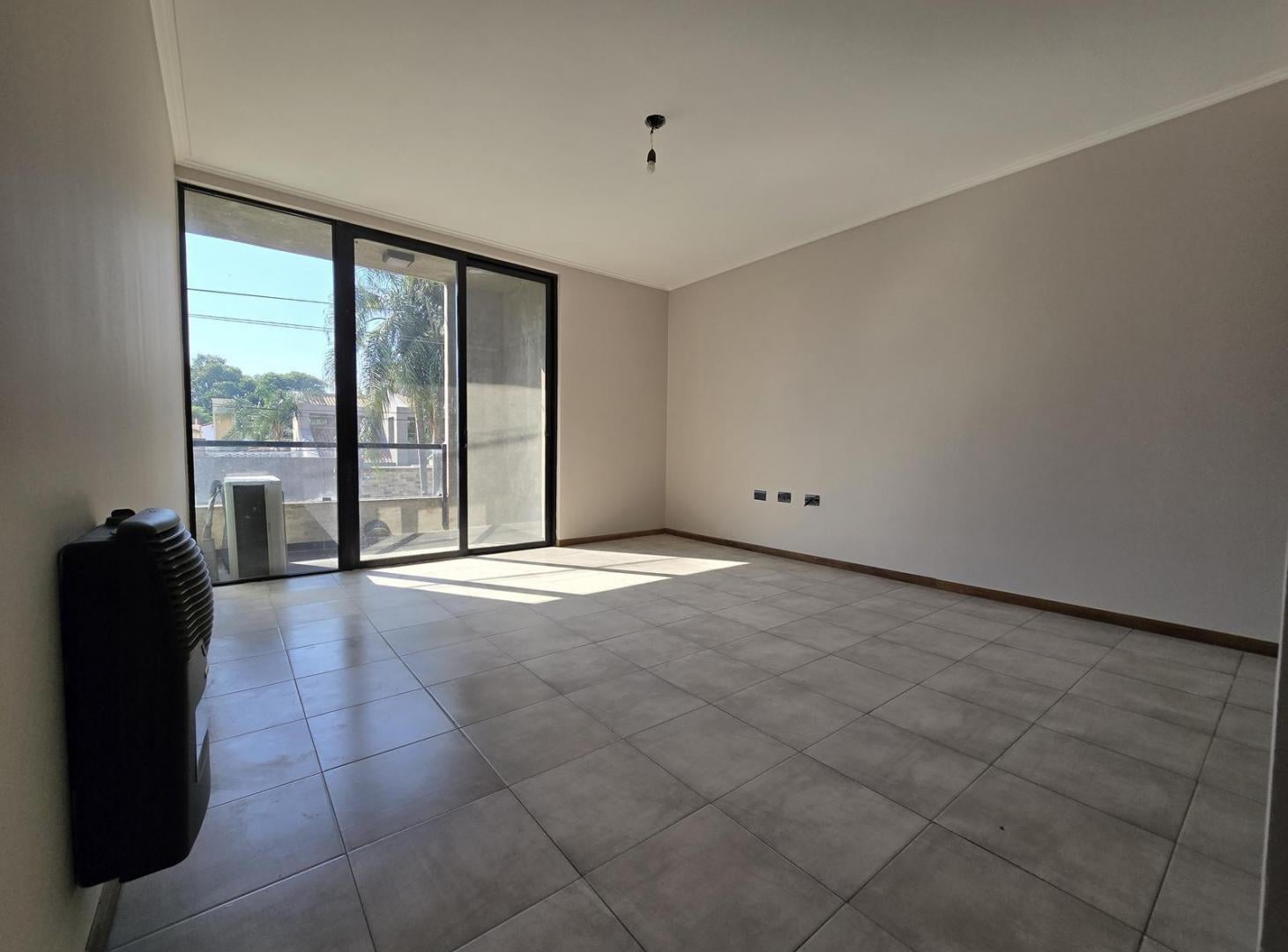 Foto de PARA ESTUDIAR O TRABAJAR, LUMINOSO, AMPLIO, CON BALCONES, EQUIPADO, A, imagen 1