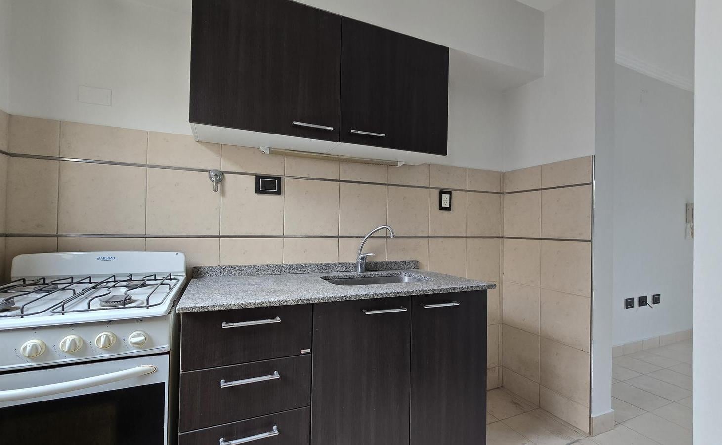 Foto de LUMINOSO, ESTAR COMEDOR, COCINA CON LAVADERO SECTORIZADO, 2 DORMITORIOS, imagen 4