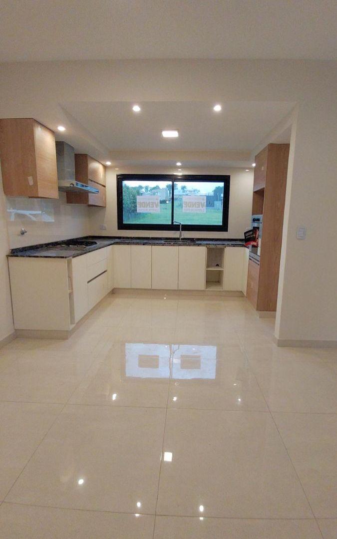Foto de VENTA HERMOSA CASA, 3 DORM( 1 SUITE) COUNTRY LA RESERVA 1, AV, imagen 4
