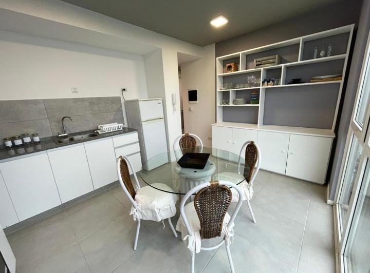 Foto de Amoblado. 2 amb y com de diario, coch cub. amenities gimnasio y pileta., imagen 4
