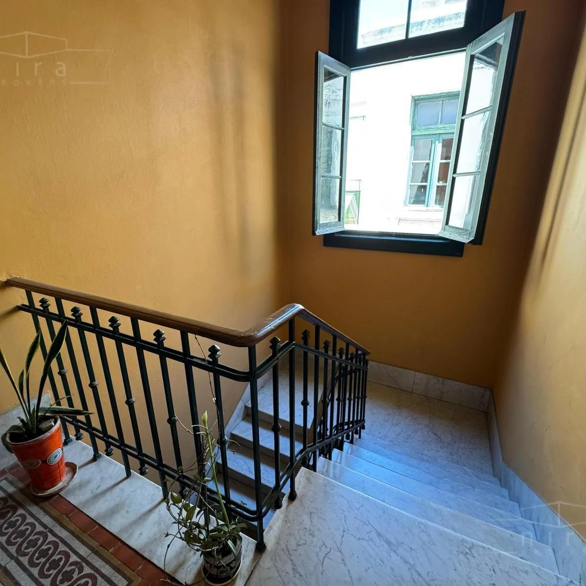 San Telmo Venta Pasaje Santamaria Propiedad Historica de 5 Ambientes con Entrada de Estilo. 5