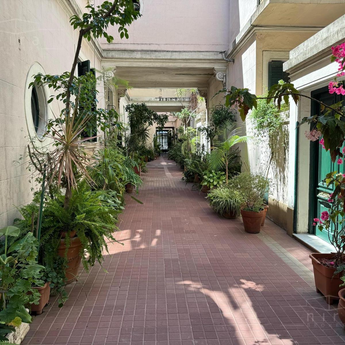 San Telmo Venta Pasaje Santamaria Propiedad Historica de 5 Ambientes con Entrada de Estilo. 1