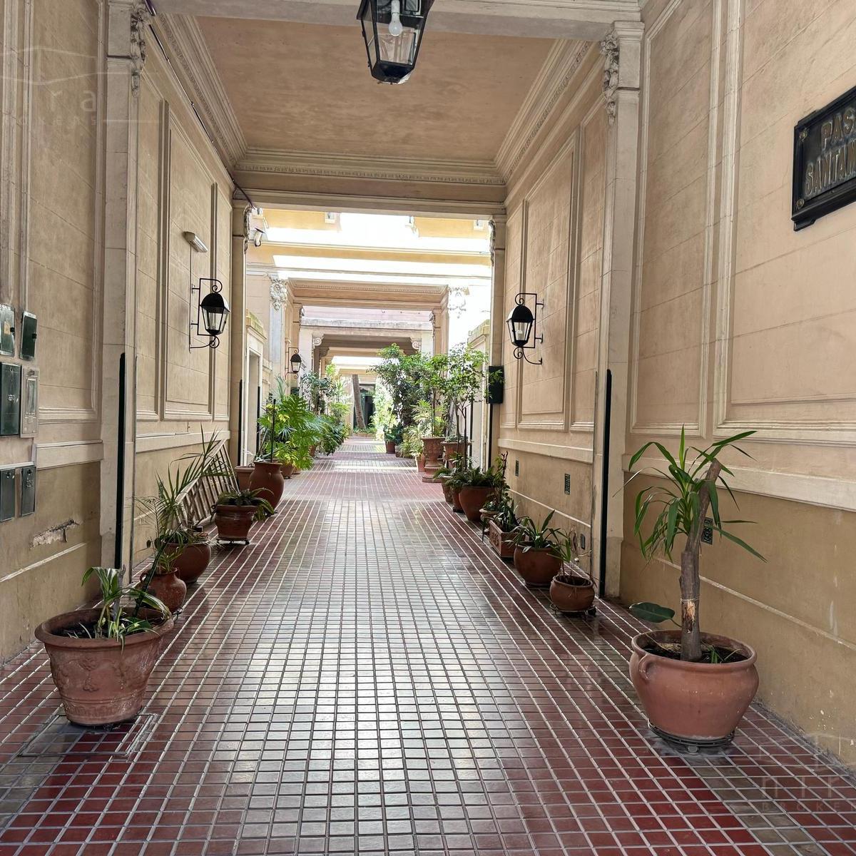San Telmo Venta Pasaje Santamaria Propiedad Historica de 5 Ambientes con Entrada de Estilo. 4