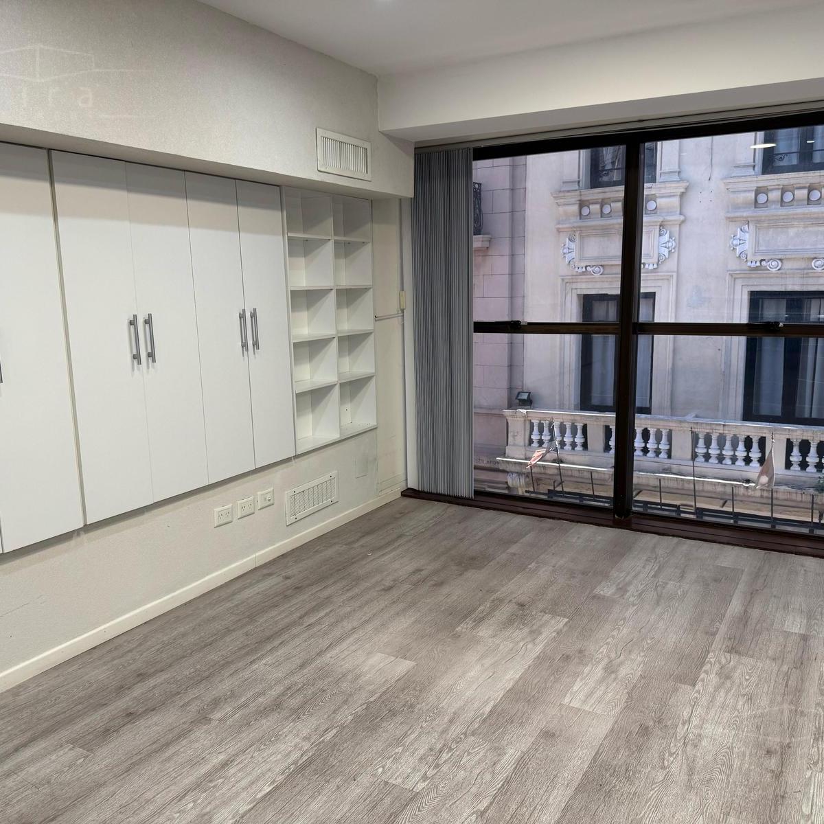 Oficina de Piso Completo con Recepción y Palier Privado en El Centro de La Ciudad 1