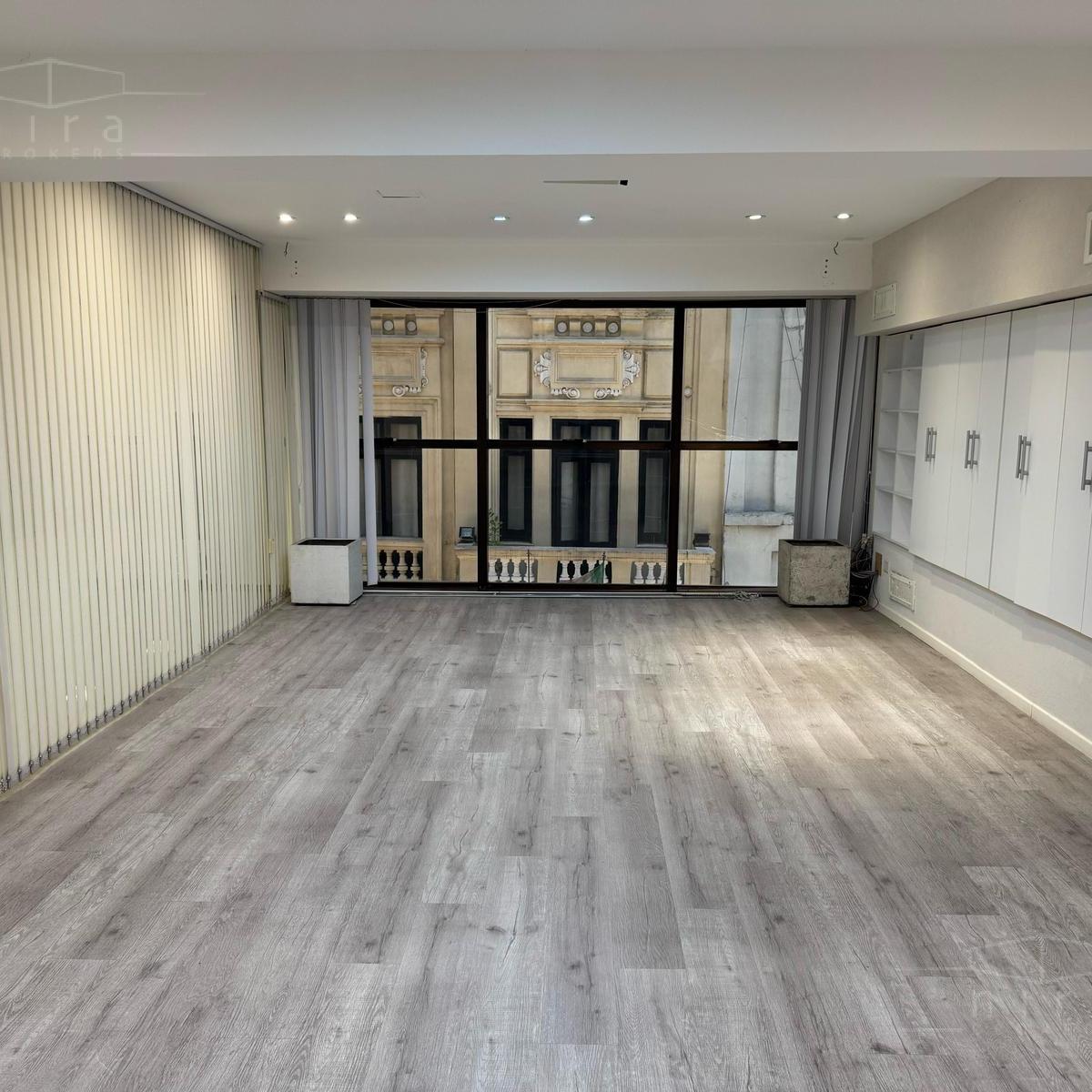 Oficina de Piso Completo con Recepción y Palier Privado en El Centro de La Ciudad 4