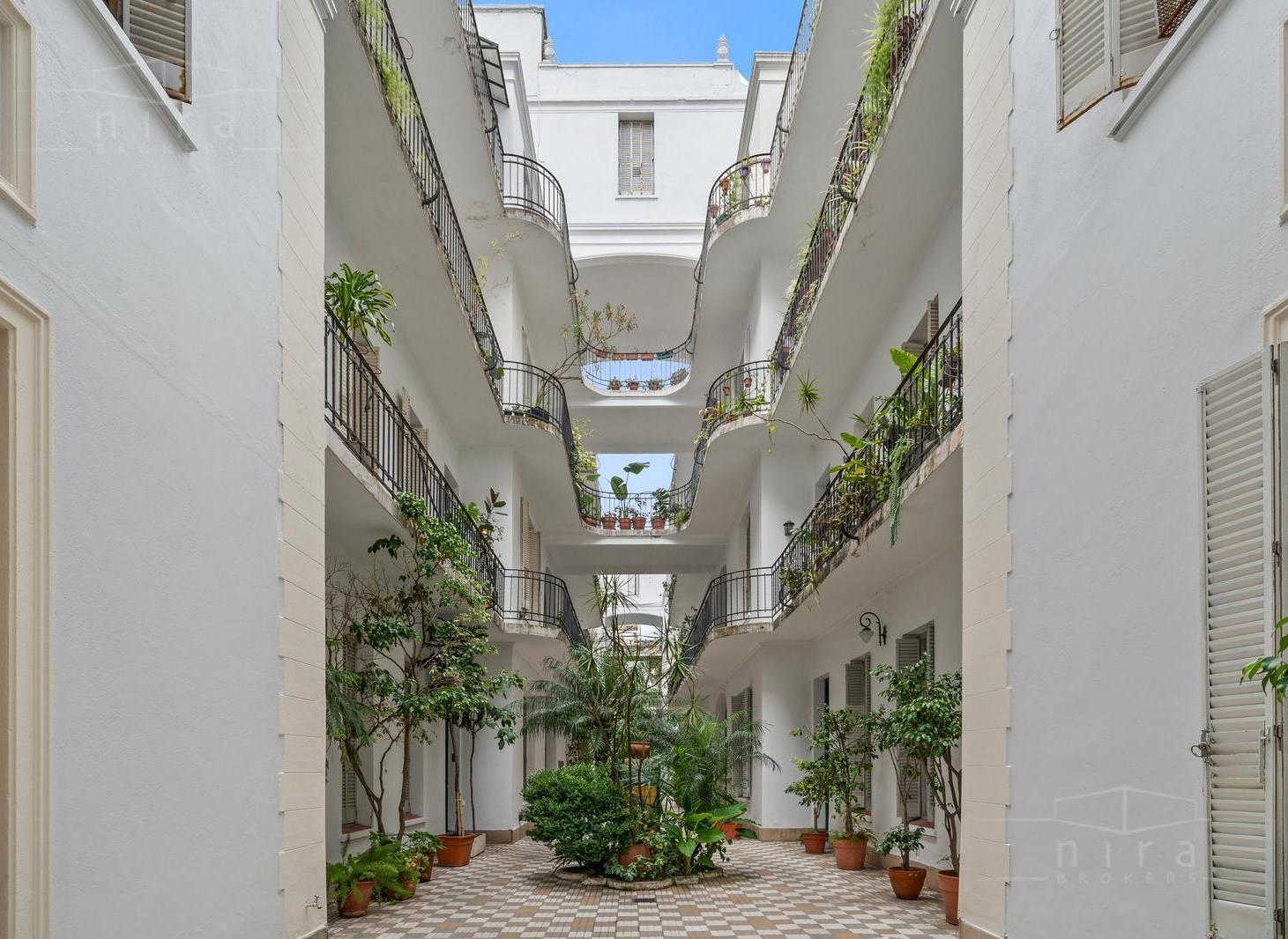 Colegiales Venta 3amb c/patio en Pasaje General Paz – Totalmente reciclado