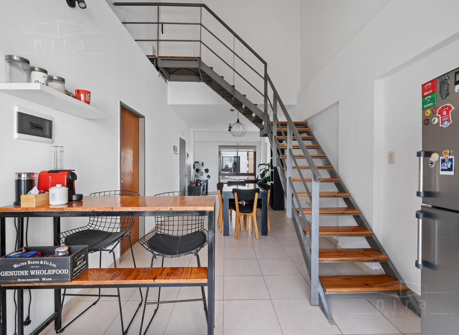 Foto de Loft luminoso con balcón y gran altura – En excelente estado, imagen 5