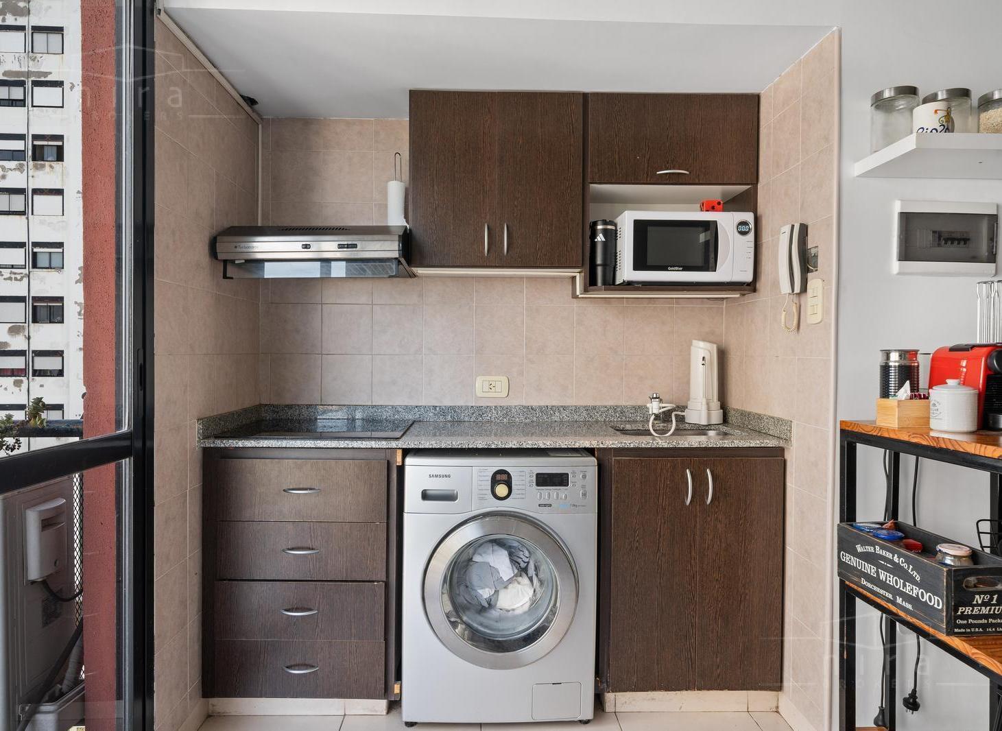 Foto de Loft luminoso con balcón y gran altura – En excelente estado, imagen 4