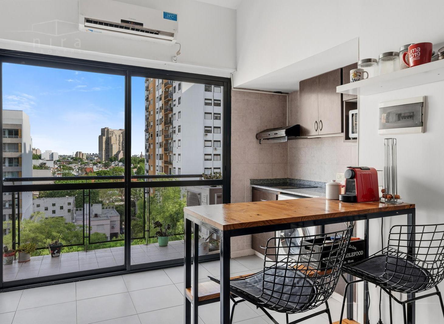 Foto de Loft luminoso con balcón y gran altura – En excelente estado, imagen 1