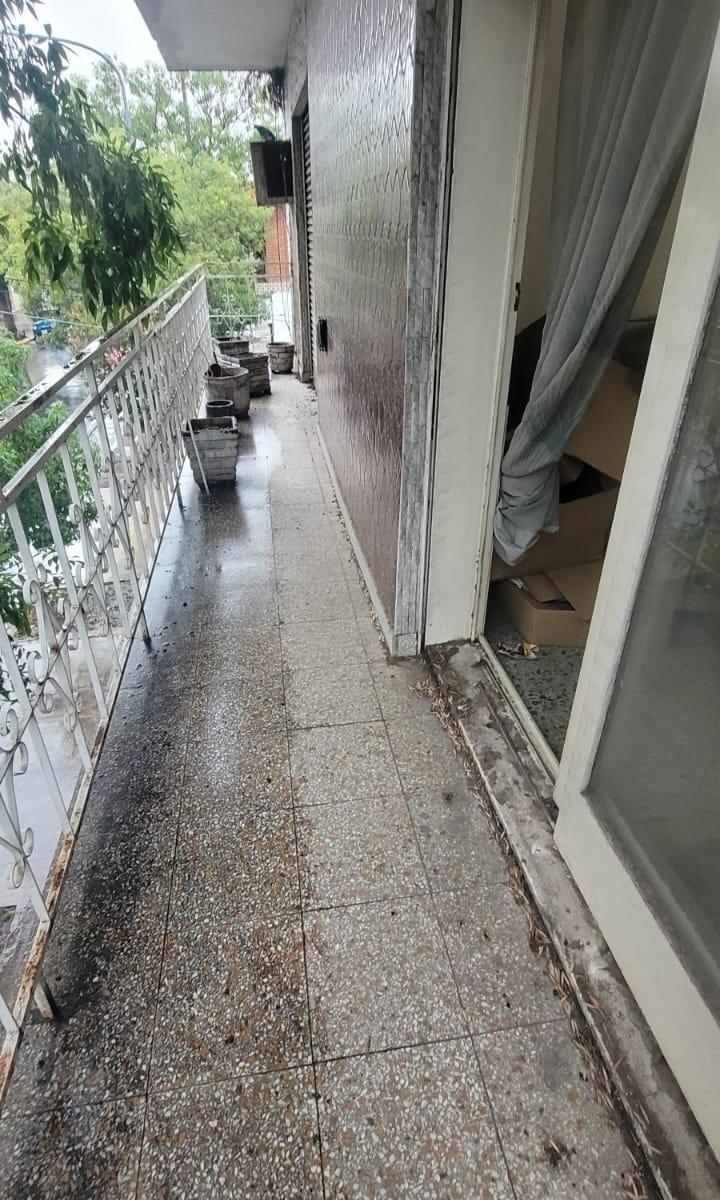 Piso Unico 100 m² Entrada Independiente 4 Amb Bcon y Terraza Propia 3