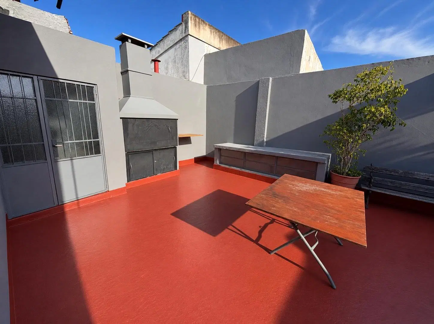 CASA SOBRE LOTE PROPIO | 6 AMBIENTES | 4 DORMITORIOS | 2 COCHERAS | PATIO + TERRAZA 5