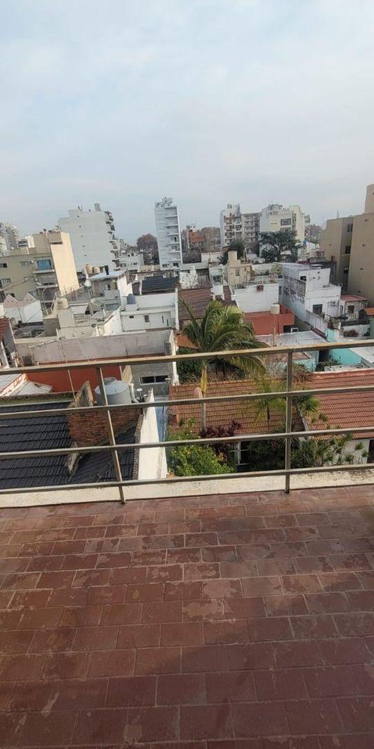 Foto de Semipiso unico 2 Amb. C/FRENTE MUY AMPLIO , bajas exp. Balcon aterrazado/ lav. 50m2, imagen 4