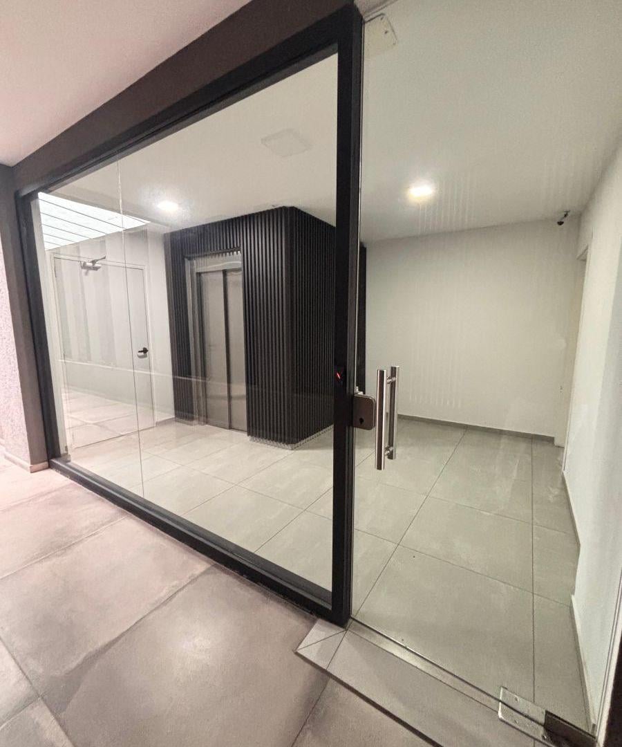 Foto de SEMIPISO 2 AMB 55 M2 VESTIDOR BALCON CATEGORIA, imagen 1