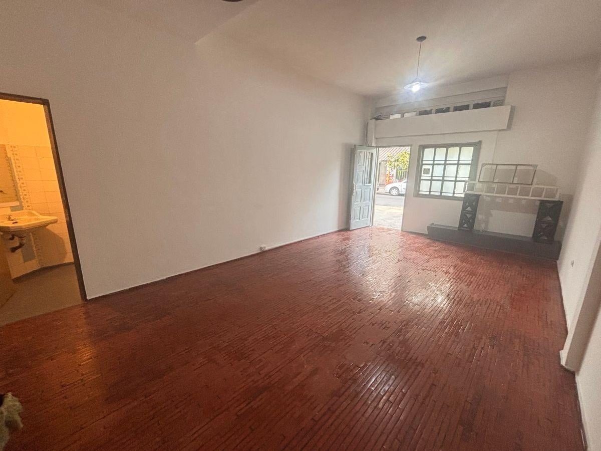 Foto de T/CASA AMPLIO 3 AMB 2 BAÑOS PATIO S/GASTOS DE EXPENSAS, imagen 2