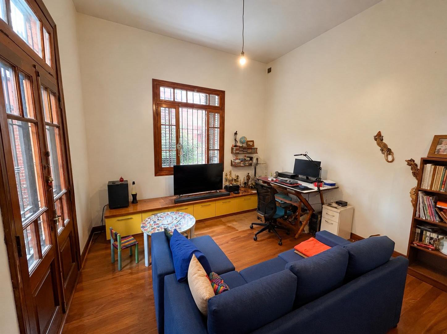 Foto de A 100 MTS PLAZA BANFF CASA RECICLADA C/GRAN PATIO, QUINCHO, imagen 2