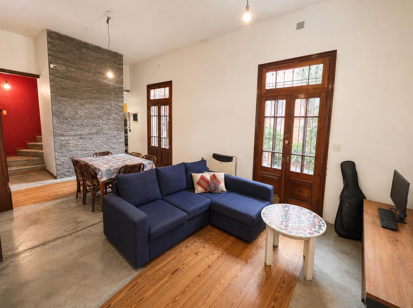 Foto de A 100 MTS PLAZA BANFF CASA RECICLADA C/GRAN PATIO, QUINCHO, imagen 5