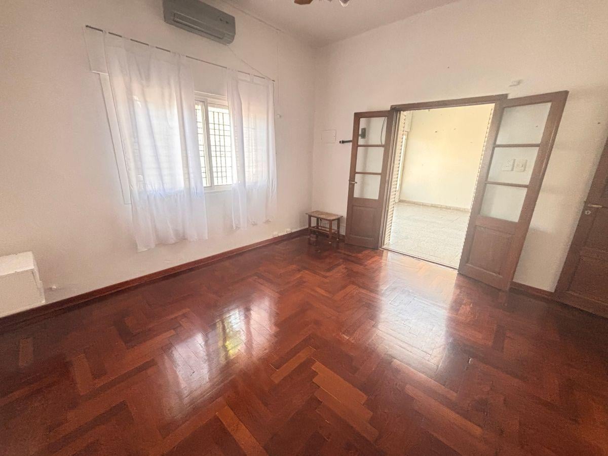 Foto de hermosa casa GRAN POTENCIAL lote propio, toda PB, fondo, imagen 4
