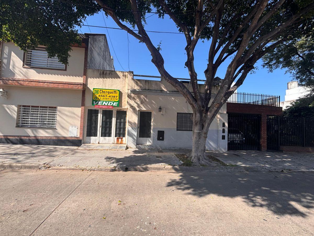 Foto de hermosa casa GRAN POTENCIAL lote propio, toda PB, fondo, imagen 1