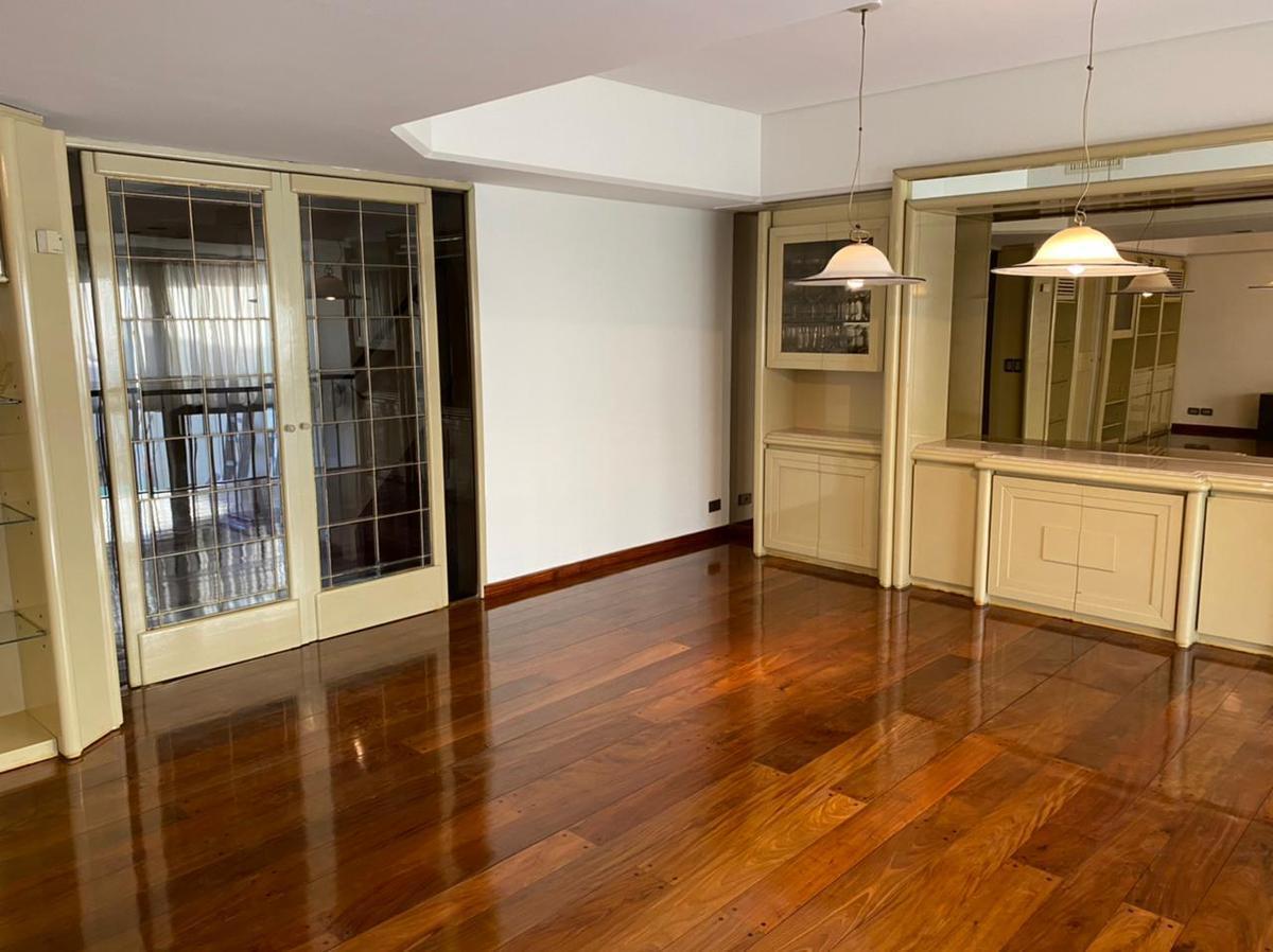 Venta Casa con Jardín, Pileta, Quincho, Parrilla 3 Plantas, 4 Cocheras Parque Chacabuco 3