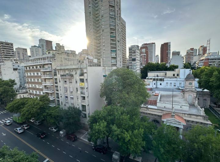 Departamento en venta Belgrano 2 dormitorios más dependencia, muy amplio, regia vista, completamente 3