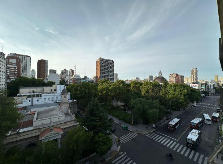 Departamento en venta Belgrano 2 dormitorios más dependencia, muy amplio, regia vista, completamente 5