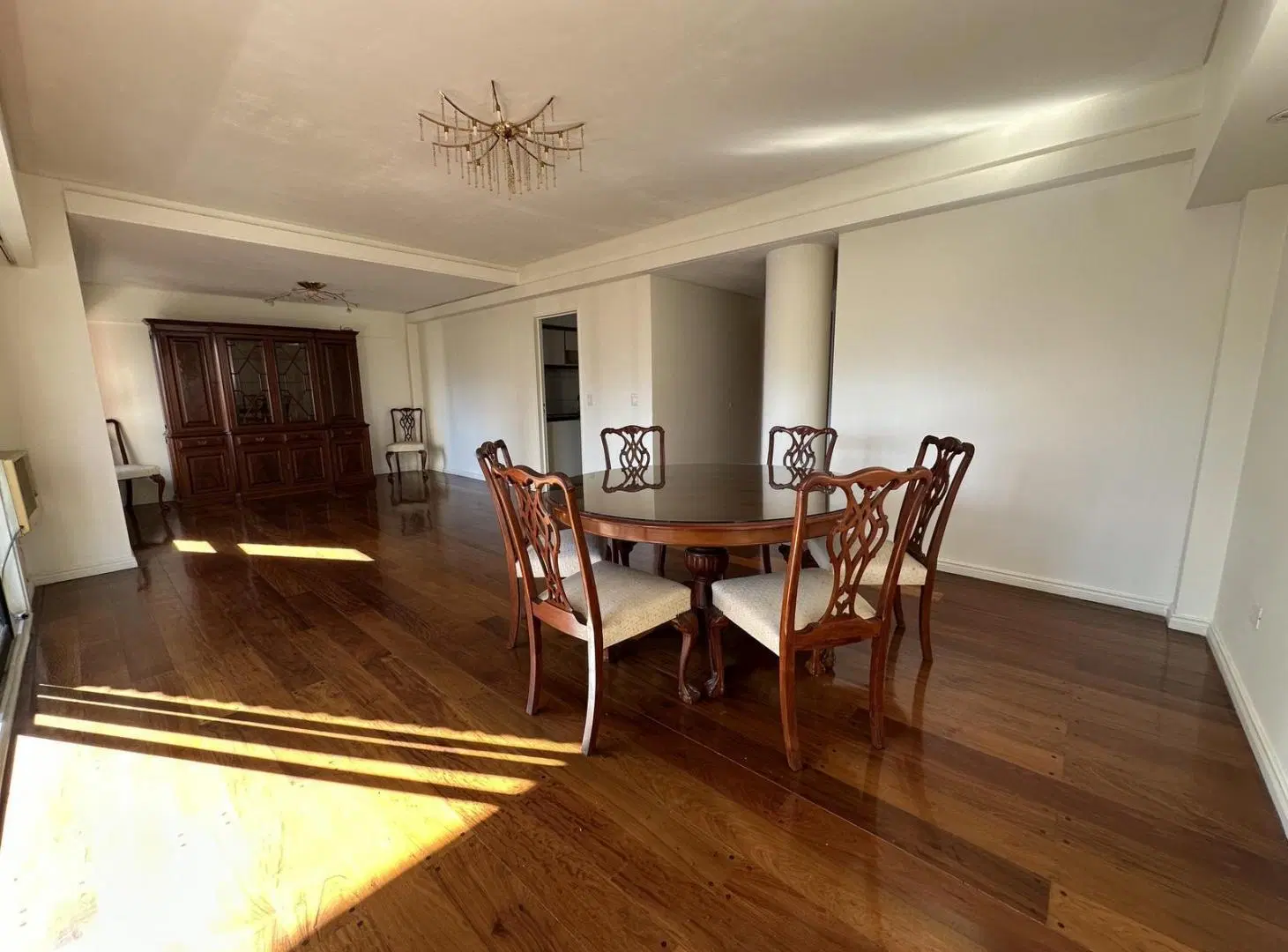 Departamento en venta de 4 ambientes mas dependencia, 2 cocheras, baulera. Apto crédito. 3