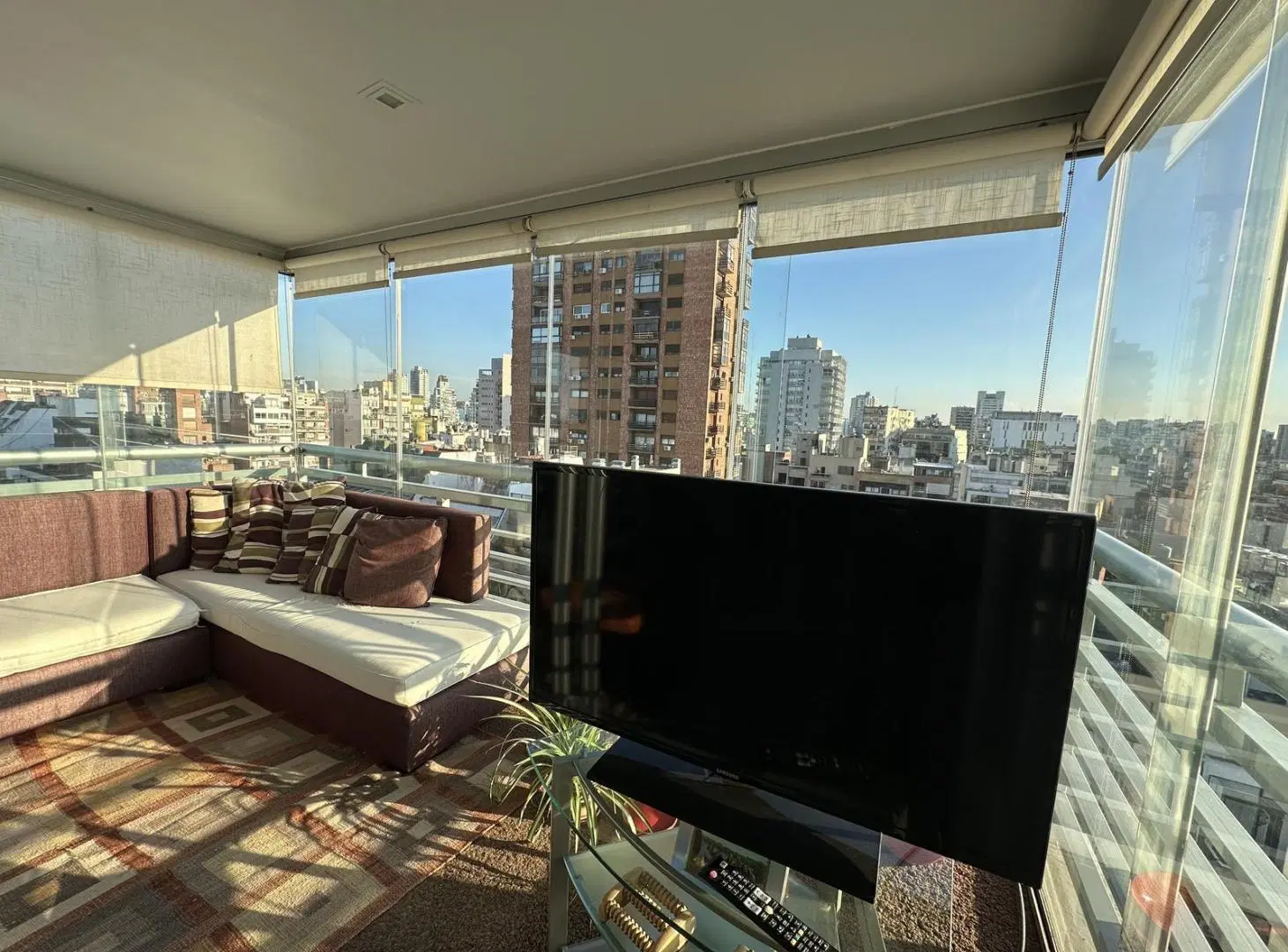 Alquiler 3 ambientes en Las Cañitas. Torre seguridad 24hs Full amenities. 1 cochera. Vista abierta 4