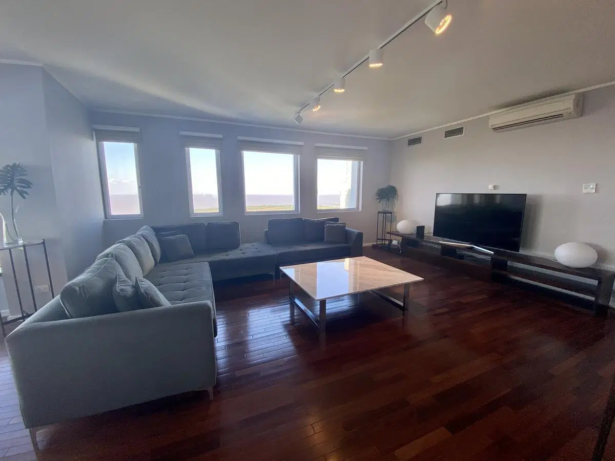 Alquiler amoblado Torres Renoir, 3 suites más dependencia de servicio. 2 cocheras. Puerto Madero 2