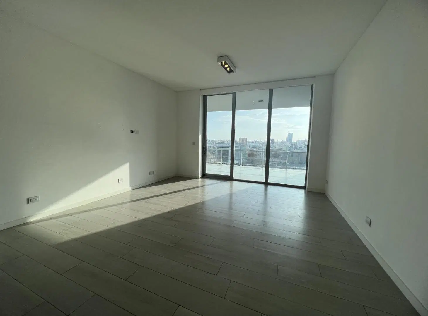 SLS SUITES. HOTEL.1 DORMITORIO. VISTA AL DIQUE Balcon aterrazado. Alquiler amoblado. Precio paquete. 3