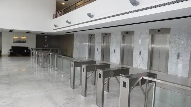 Oficina AAA de 130m2 2 cocheras en el destacado Madero Center 3