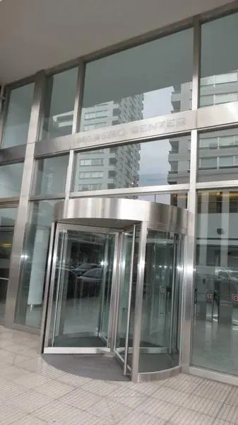 Oficina AAA de 130m2 2 cocheras en el destacado Madero Center 4