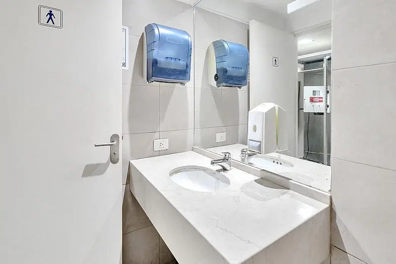 Oficina AAA de 130m2 2 cocheras en el destacado Madero Center 5