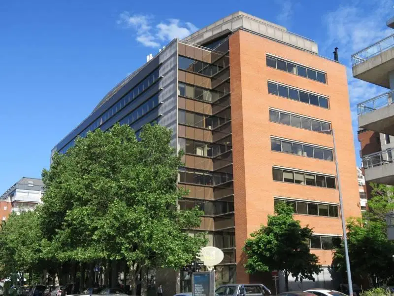 Oficina AAA de 130m2 2 cocheras en el destacado Madero Center 3
