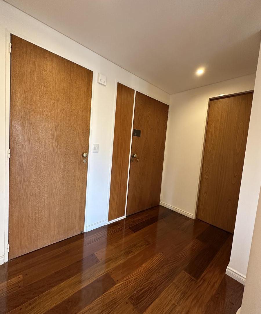 Foto de Departamento en venta de 4 ambientes mas dependencia, 2 cocheras, imagen 2